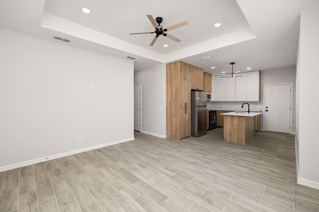 Photo - 404 N Alexandrite Ave