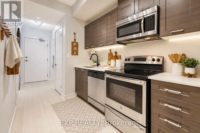 Photo - 20 Bruyeres Mews Unit 313