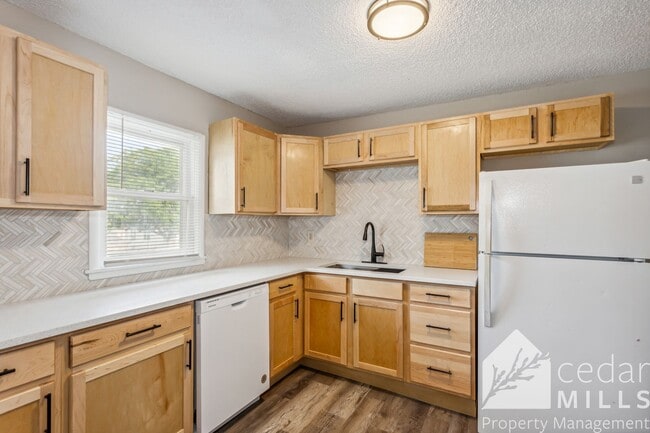 Photo - Completely remodeled 3 bed 2 bath home, steps from WSU main campus.