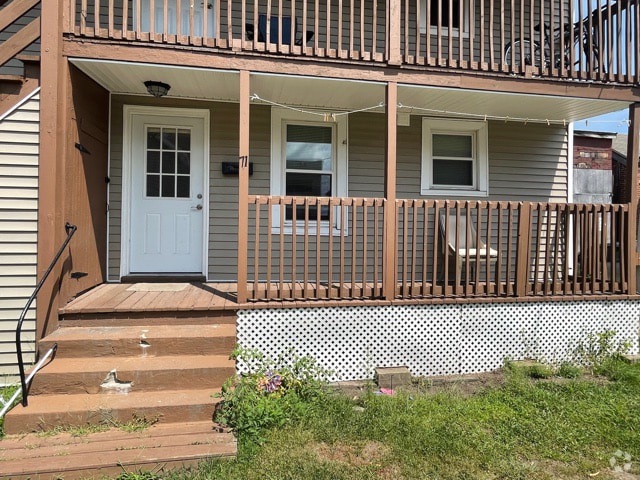 Building Photo - 71 Meadow St Rental