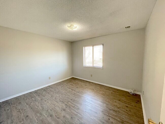 Photo - OakTree Flats