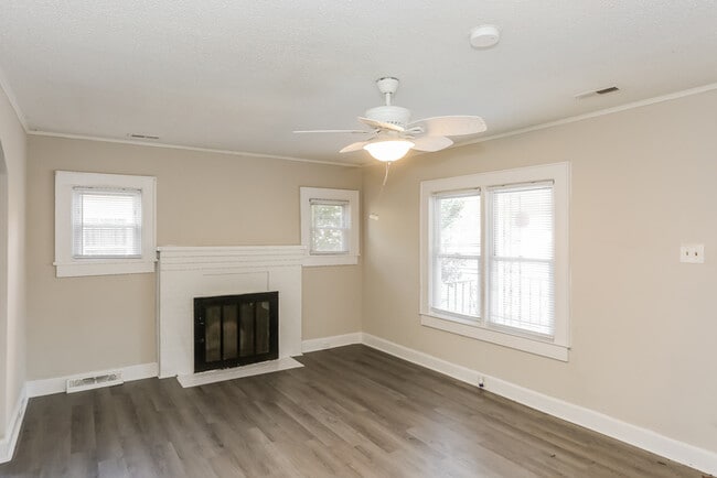 Photo - 523 Engleside St