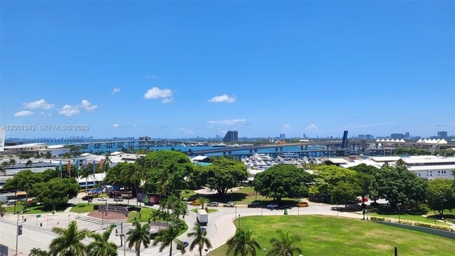 Photo - 253 NE 2nd St Unidad 1004