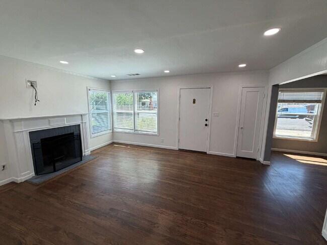 Photo - 2261 Hickory Dr