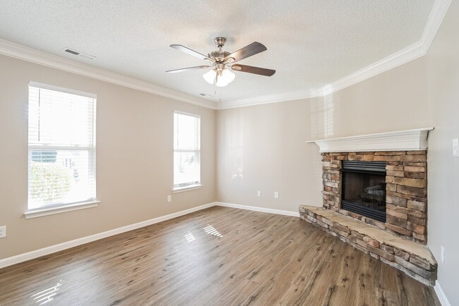 Photo - 230 Amir Cir