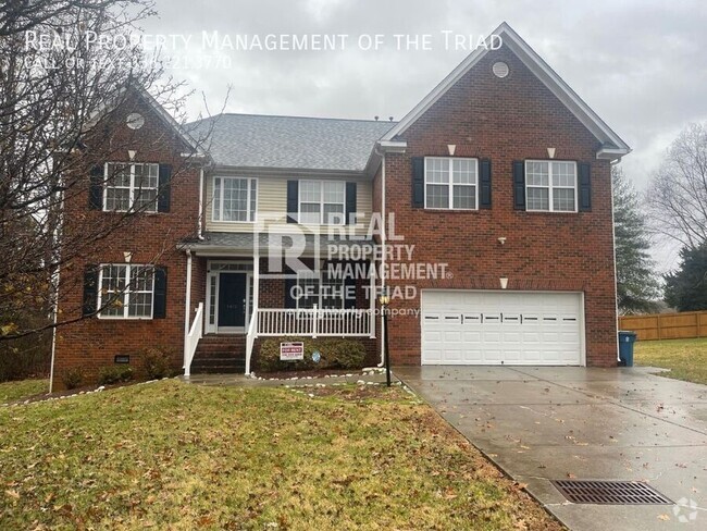 Building Photo - **Available Soon**  Stately 4bd/3.5ba Two ... Rental