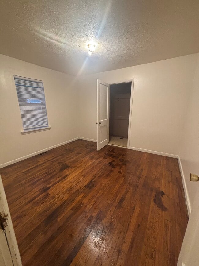 Photo - 2156 W High St
