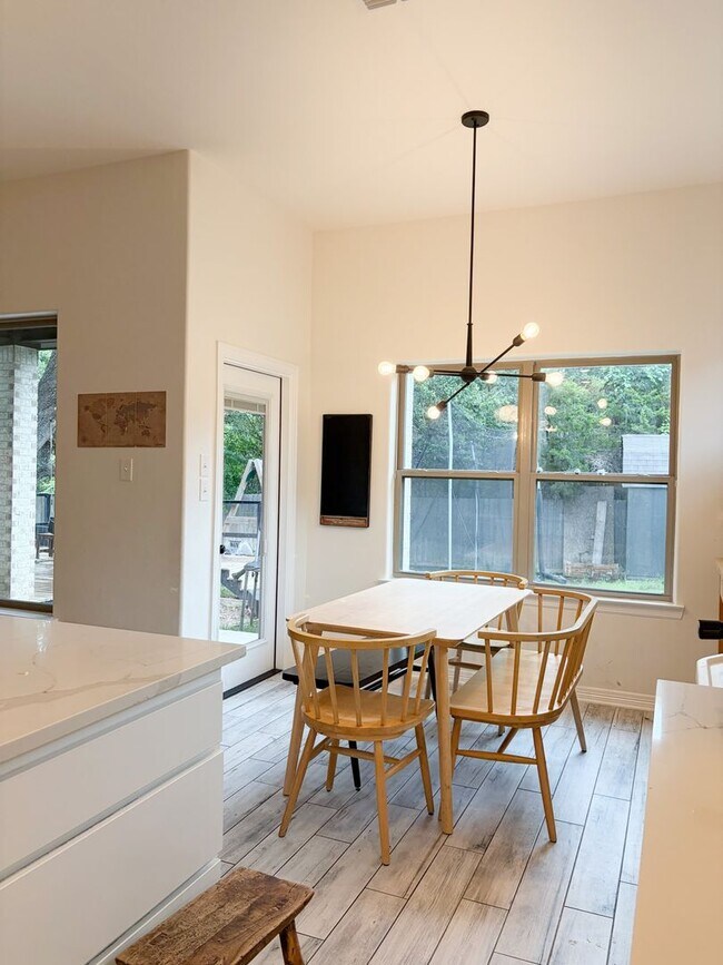 Photo - Gorgeous Home - MUST SEE!!