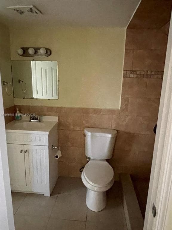 Photo - 1024 W 79th St