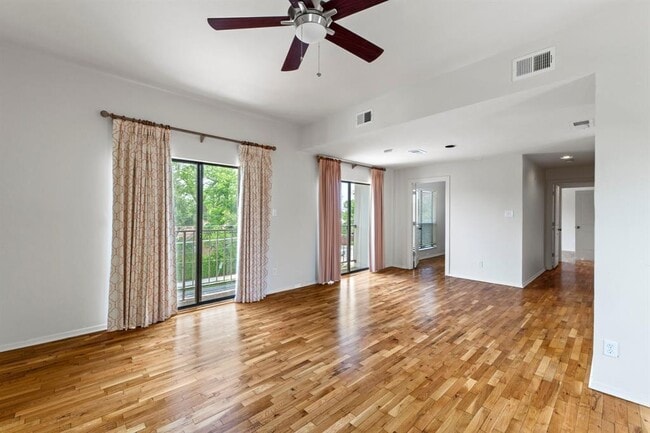 Photo - 409 E 38th St Unit 305