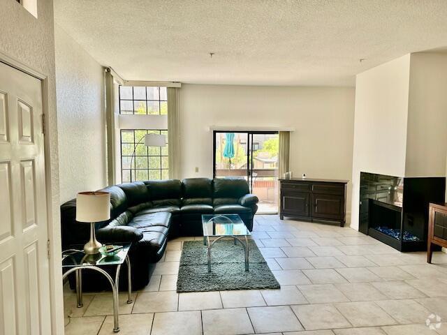 Building Photo - 2601 S Broadmoor Dr Unit 7 Rental