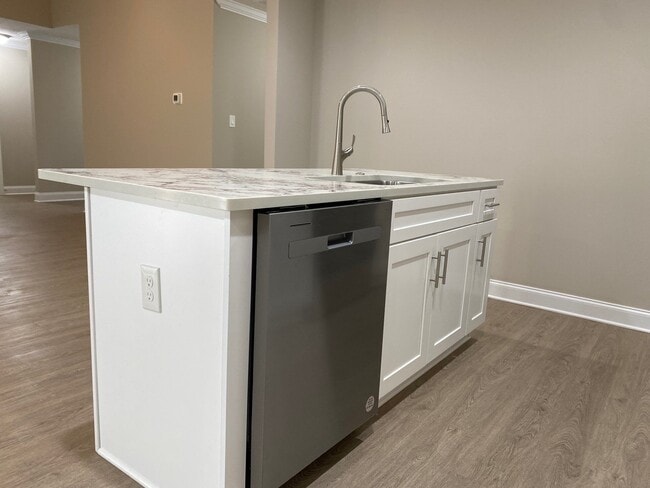 Photo - 160 Livingston Way