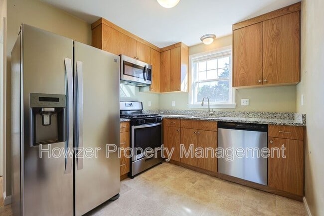 Building Photo - 91 Louis St