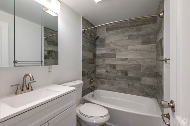 283 Cooper Pl - 2BD 1BA - Bathroom - 928SF - West Gate Townhomes