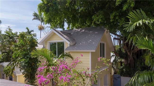 Building Photo - 824 NE 17th Way