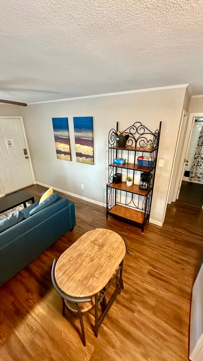 Photo - 1123 S Victory St