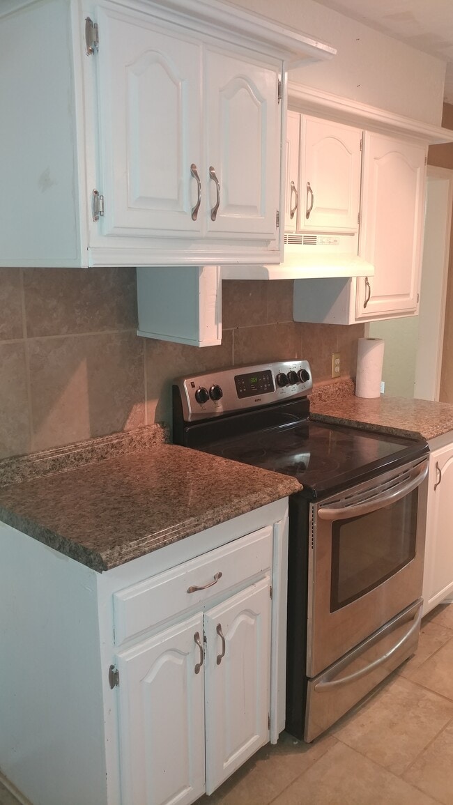 Photo - 3010 NE Kingsbriar Dr