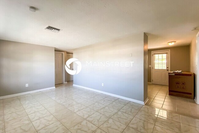 Photo - 3 Bedroom Pet-Friendly Home in Holiday, FL with Main Street Renewal