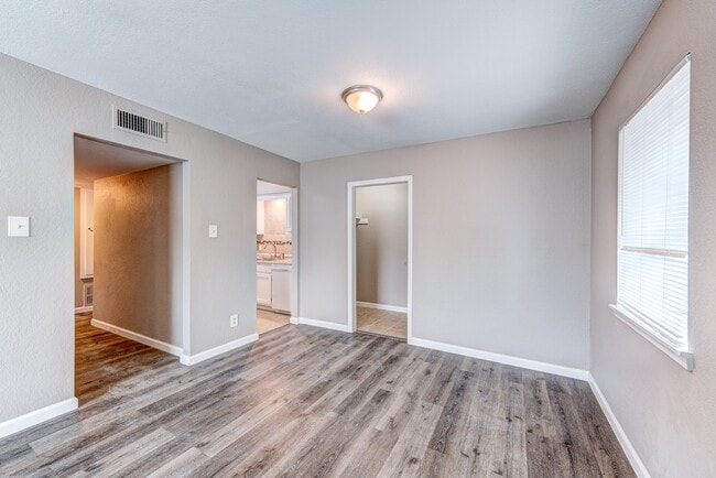Photo - 523 Spring Dr Unit 4