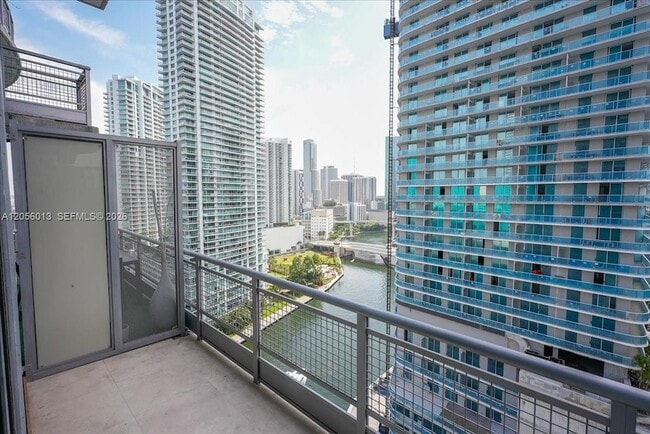 Building Photo - 690 SW 1st Ct Unit 2306