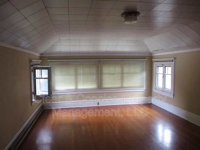 Photo - 1392 Willamette St