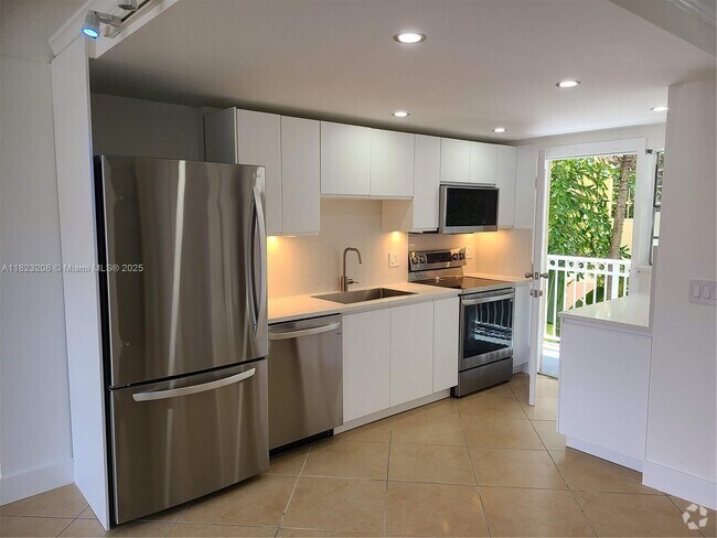 Building Photo - 1575 Euclid Ave Unit 203 Rental