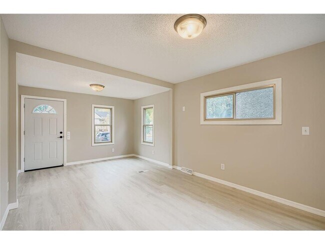 Photo - 4643 Emerson Ave N