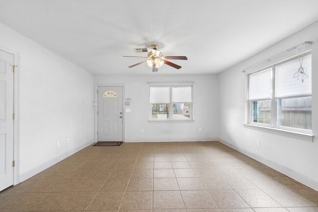 Photo - 6401 Center St