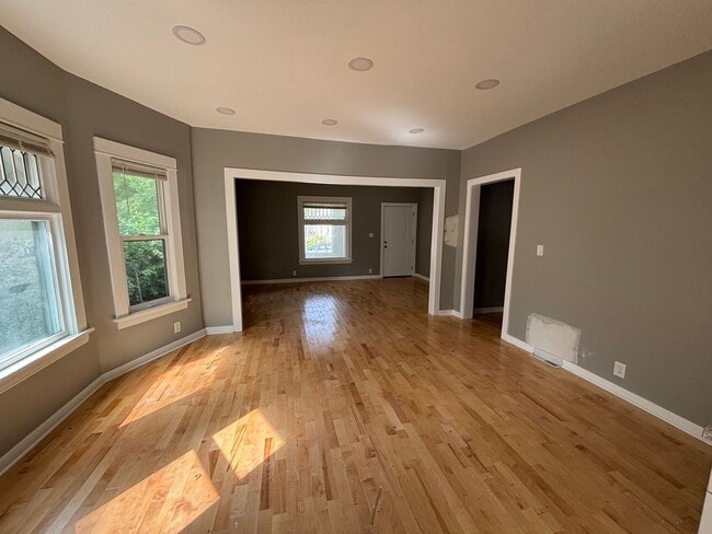 Photo - Beautiful 5 Bedroom, 2 Bath House for rent!!