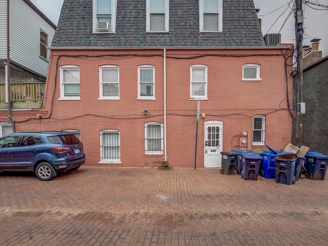 Building Photo - 116 12th St NE Unit 5 Rental