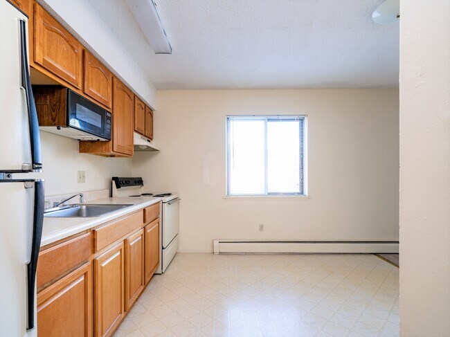 Courtside Apartments