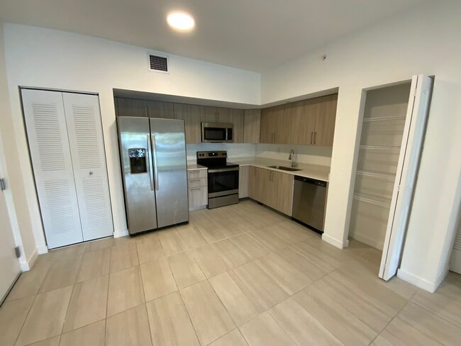Building Photo - 340 NW 206th Ter Unit A2 Rental