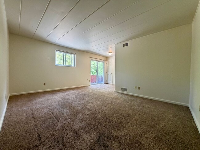 Photo - Four Seasons Apartments