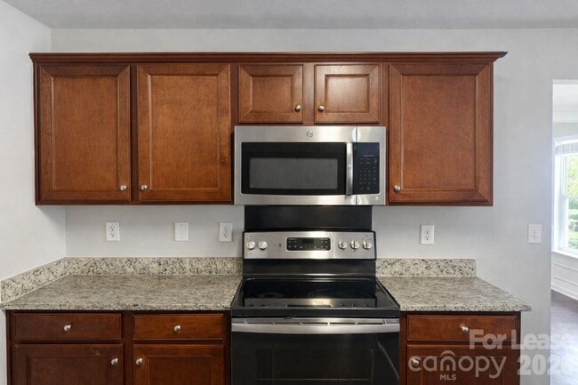 Photo - 10545 Barvas St