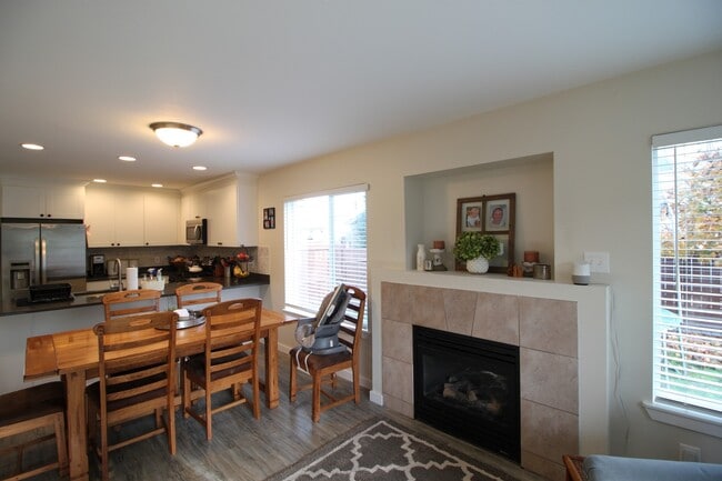 Photo - 4 Bed 2.5 Bath - Custom Upgrades - Small Dog - NAS Whidbey