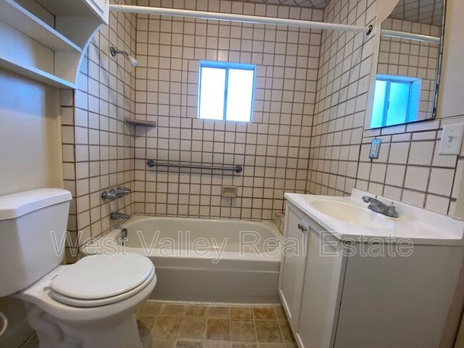 Photo - 107 Lucard St