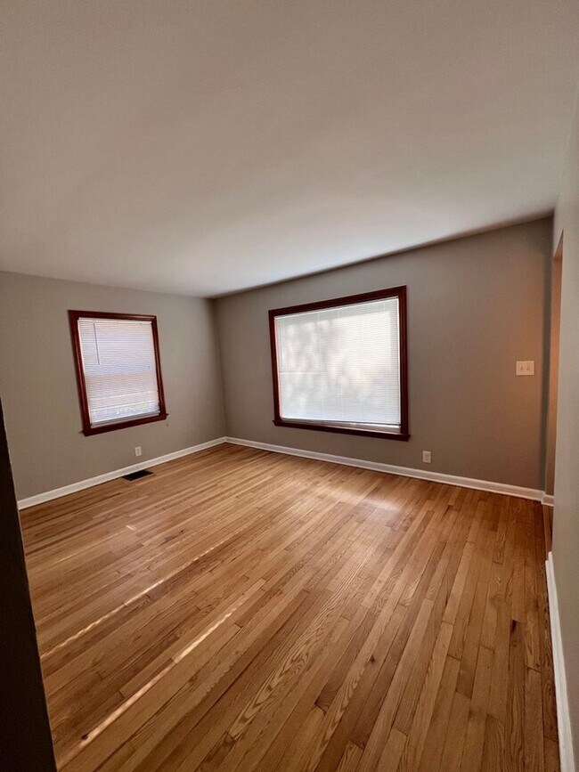 Photo - 1300-1302-1302 E Howard Ave Unidad 1300-Lower