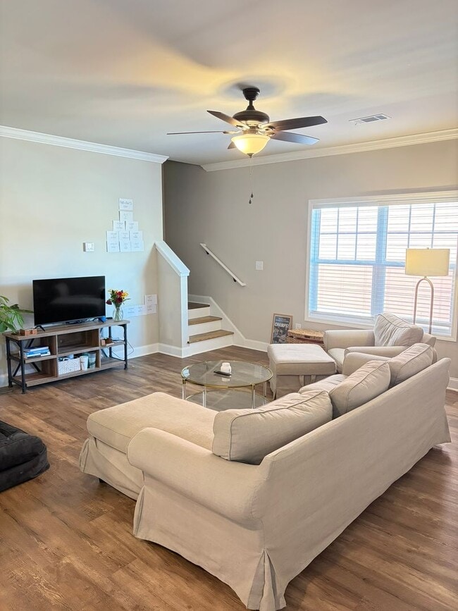 270 Bella Wy