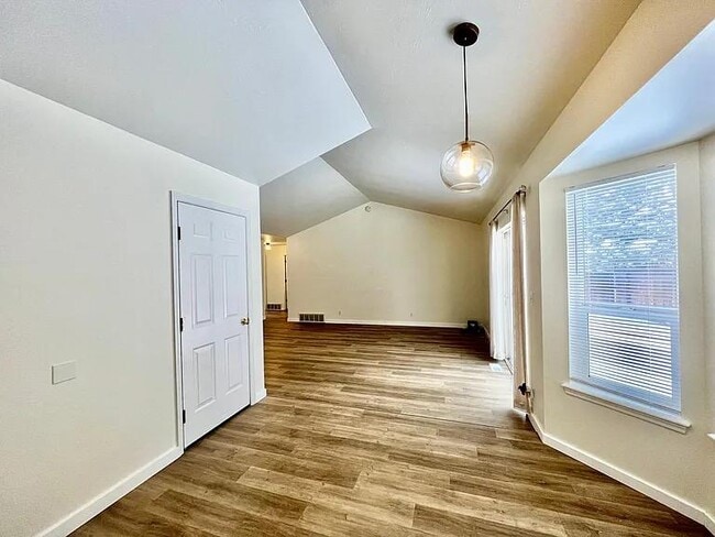 Photo - 304 Prairie Ave