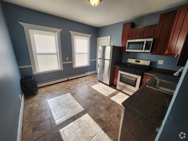 Building Photo - First Floor 3 Bd 1 Bath Available Now on W... Unit 1 Rental