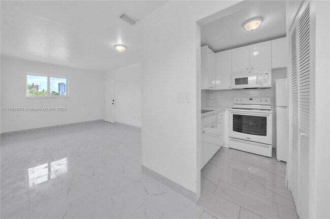 Photo - 1371 NW 3rd St Unit 6