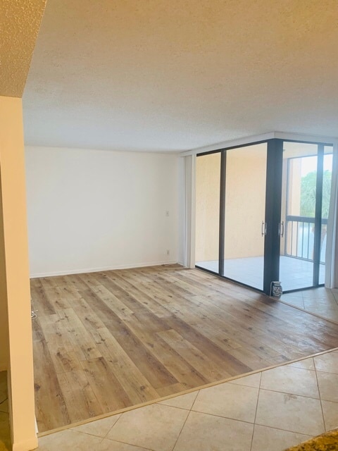 Photo - 950 Egret Cir Unidad 950EgretCr5304