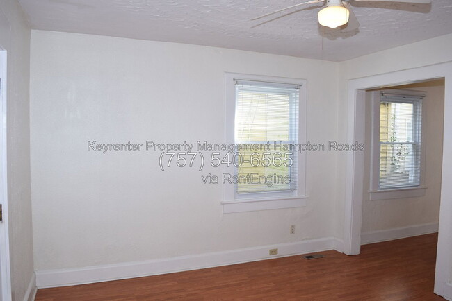 Photo - 857 W 41st St