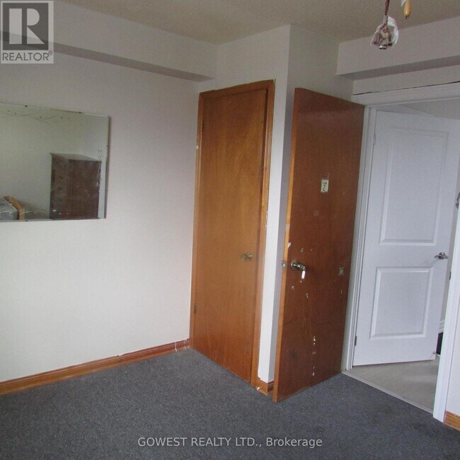 Photo - 24 A Roncesvalles Ave