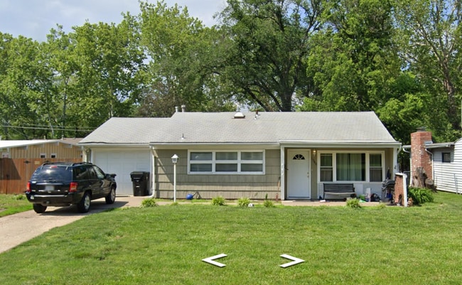 Building Photo - 1540 SW Shunga Dr