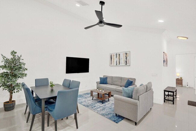 Building Photo - 1344 Periwinkle Pl