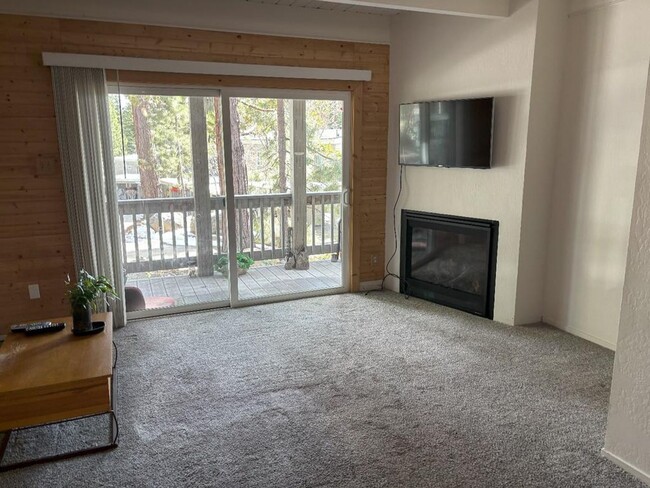 3bed condo w/ covered parking + storage room - 3bed condo w/ covered parking + storage room