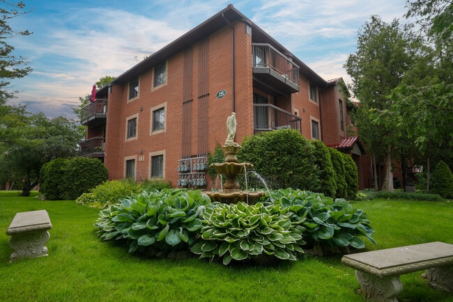 Building Photo - Cedar Grove