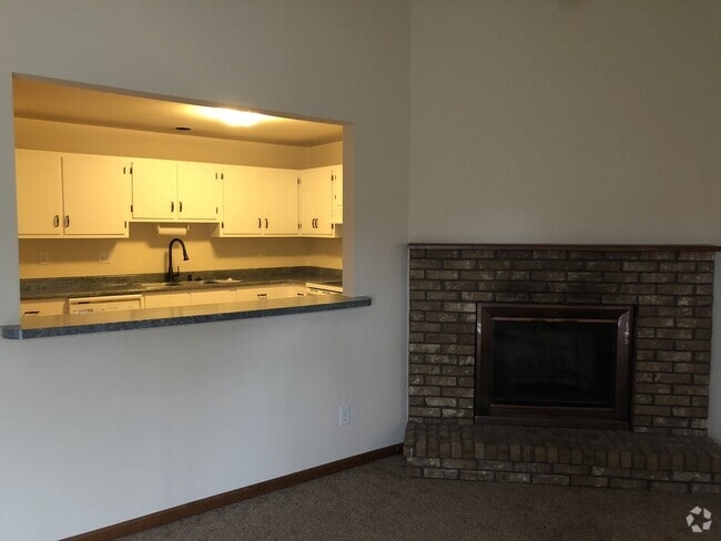 Building Photo - Now leasing for August 1st 2025! Rental