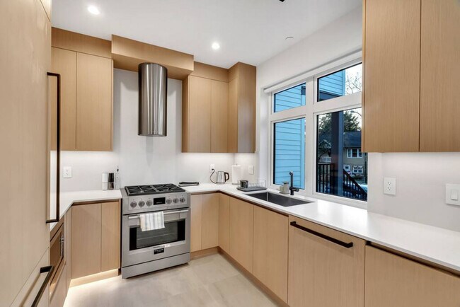 Photo - 74 W 14th Ave Unit ID1051783P